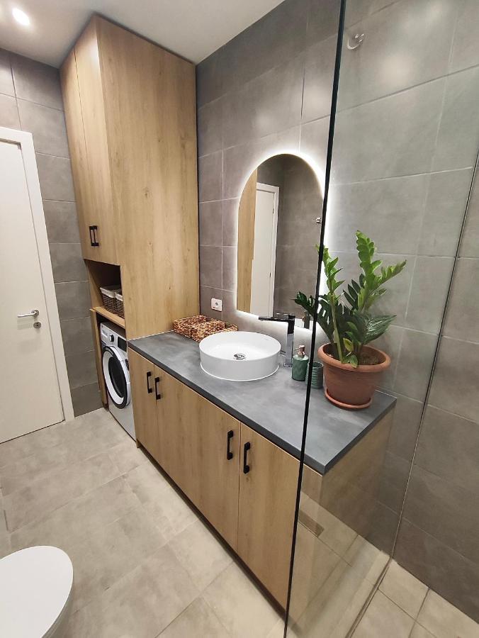 Modern Style 2Br-Apt - 10Min To Skanderbeg Square Lägenhet Tirana Exteriör bild